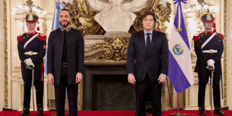 Luego de reunirse con Milei, Bukele pasó por el Congreso y tuvo foto con Villarruel