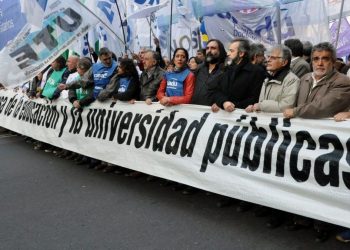 Marcha Federal Universitaria en VIVO: organizaciones, estudiantes y docentes se movilizan en todo el país
