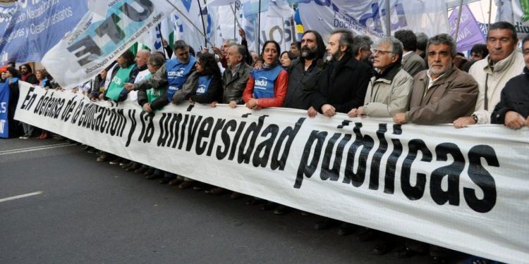Marcha Federal Universitaria en VIVO: organizaciones, estudiantes y docentes se movilizan en todo el país