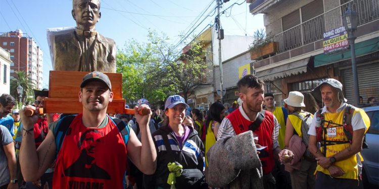 Multitudinaria caminata a Luján: la plegaria de un pueblo que busca algo en qué creer