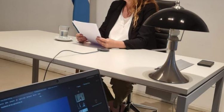 Para la defensora del Pueblo de la Ciudad, las apuestas online en menores «es una política pública»