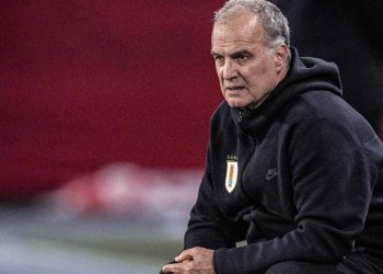 ¿Qué pasará con Bielsa? Uruguay sigue en crisis con un empate entre silbidos