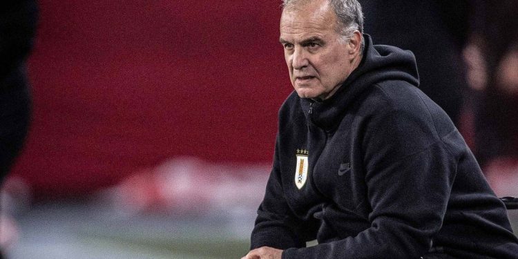 ¿Qué pasará con Bielsa? Uruguay sigue en crisis con un empate entre silbidos