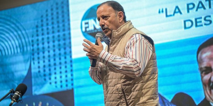 Quintela se adelantó a Cristina y oficializó su candidatura a presidente del PJ nacional