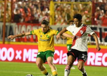 River visita a Defensa y Justicia esta noche tras ser goleado en Brasil: horario, TV y formaciones