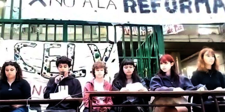 Secundarios porteños harán sentadas, semaforazos y volanteadas contra la nueva reforma educativa PRO
