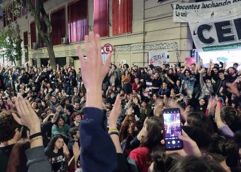 Toman la Facultad de Psicología y marchan al Congreso en contra del veto a la ley de presupuesto universitario