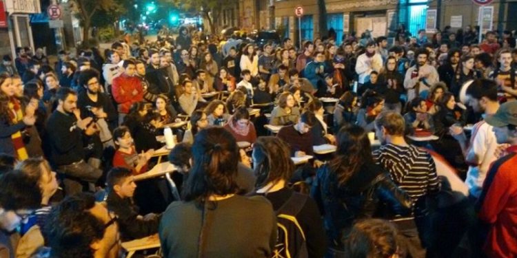 Estudiantes tomaron la Facultad de Filosofía y Letras y la de Psicología de la UBA contra el veto de Javier Milei