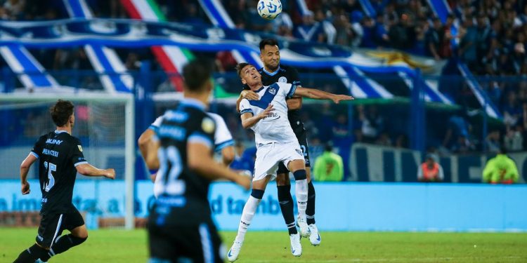 Vélez no pudo con Belgrano, pero igual mantiene la cima en soledad