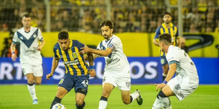 Vélez visita Rosario con la misión de mantener su amplia ventaja