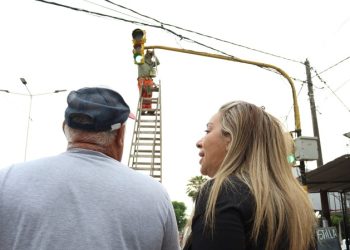 Barranqueras: Mantenimiento y recambio de los semáforos en la ciudad.