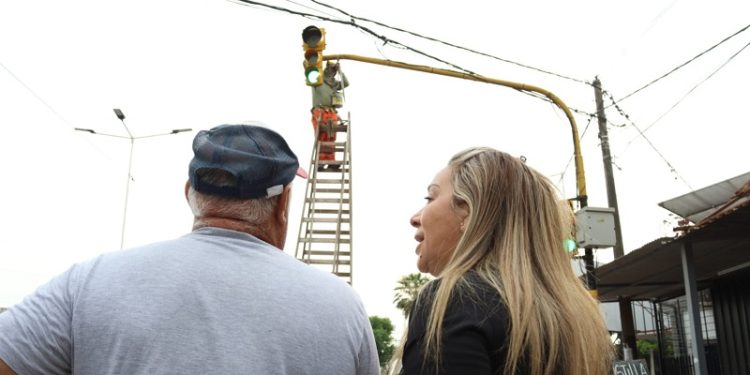 Barranqueras: Mantenimiento y recambio de los semáforos en la ciudad.