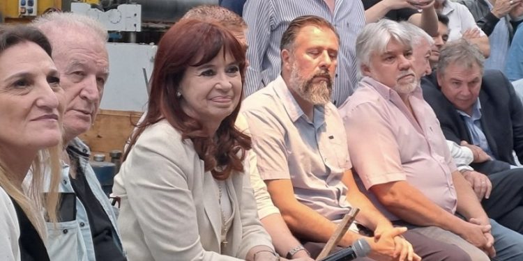 Cristina Kirchner con empresarios apuntó contra el modelo de Milei: “Sabemos que se vence”
