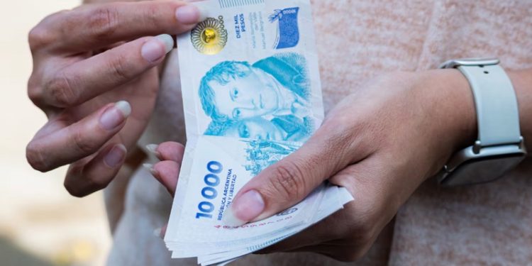 El medio aguinaldo de diciembre condicionado por el prestamo en dólares que tiene que aprobar la legislatura