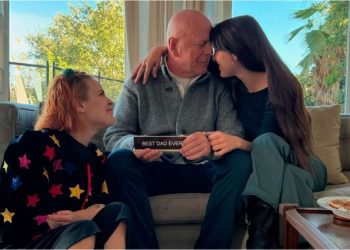 Así luce hoy Bruce Willis: sus hijas compartieron imágenes junto su padre celebrando el Día de Acción de Gracias