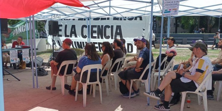 «Cienciapalooza»: universidades públicas e investigadores realizaron una feria para desmentir al Gobierno