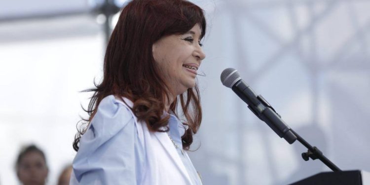 Cristina: «Milei, ya que sos tan guapo, desregulá los medicamentos»