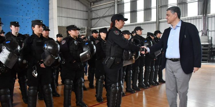 De qué trata el nuevo cuerpo policial porteño creado para frenar la protesta de mujeres, estudiantes y jubilados