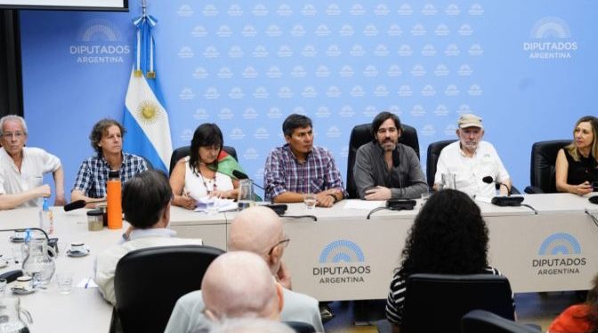 Diputados de la izquierda se solidarizan con Norman Briski