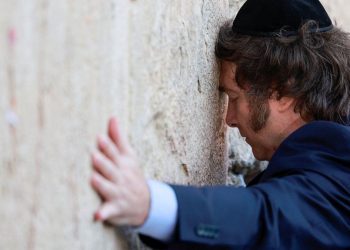 El particular mensaje de Torá que publicó Javier Milei para criticar a los “tibios”