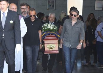 Emotiva despedida a Roberto Giordano: amigos y familiares presentes en el Cementerio de la Chacarita
