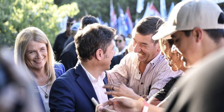 En el Día de la Soberanía, Kicillof confrontó con Milei: «Nos quieren entregar de pies y manos»