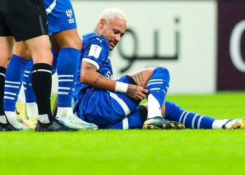 En su segundo partido de regreso, Neymar volvió a salir lesionado