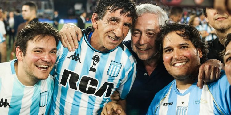 Gustavo Costas: fue mascota, DT en la quiebra y devolvió a Racing a su lugar en el continente