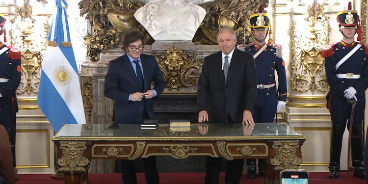 Javier Milei le tomó juramento a Gerardo Werthein y asumió como canciller en reemplazo de Diana Mondino