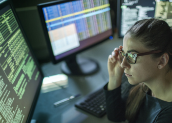 La brecha de género persiste en la tecnología: la matrícula de mujeres no supera el 23% en carreras de programación