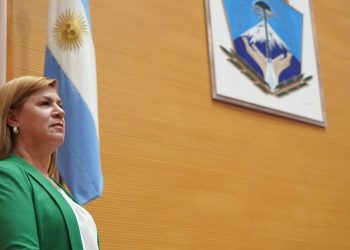 La Legislatura de Neuquén suspendió a la vicegobernadora tras denuncias de corrupción contra su hermano