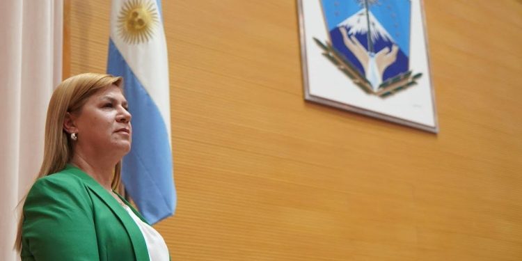 La Legislatura de Neuquén suspendió a la vicegobernadora tras denuncias de corrupción contra su hermano