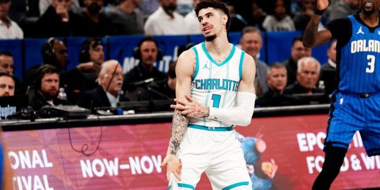 La NBA aplicó una importante sanción económica a una figura por comentarios homofóbicos