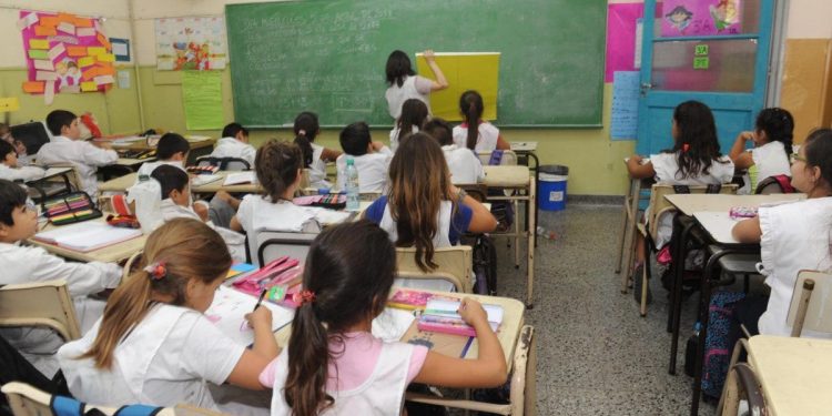 La provincia de Buenos Aires dio a conocer el calendario escolar 2025: cuándo empiezan las clases