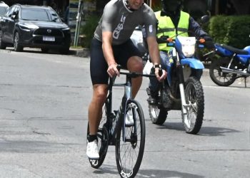 Lionel Scaloni, a puro ciclismo: completó el Gran Fondo de los 7 Lagos y fue ovacionado