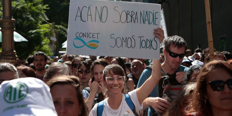 Lo que le molesta al «Tipito Enojado»: el ataque a la ciencia pública a través de la violencia verbal, la misoginia y el doxeo