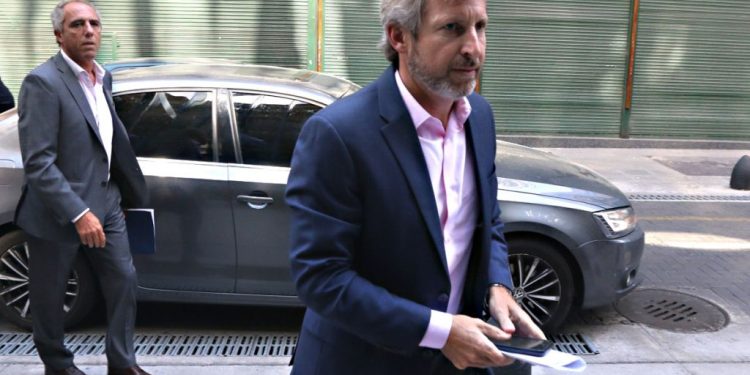 Milei puso el Presupuesto 2025 y las extraordinarias en la mesa de negociación