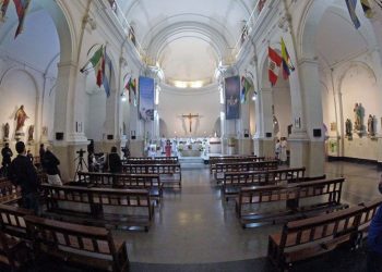 Por qué cada vez menos eligen ser curas en la Argentina