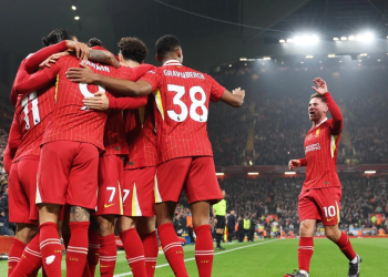 Premier League: Mac Allister le ganó el duelo a “Dibu” Martínez y Liverpool estira su ventaja