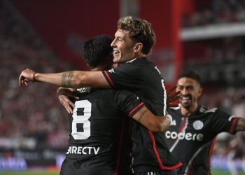 River ganó en La Plata, mantiene una mínima chance y pone un pie en la Libertadores