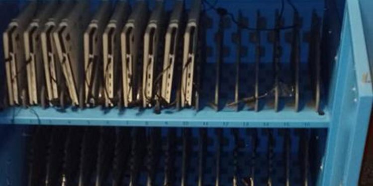 Robaron 35 computadoras en una escuela porteña a metros de una comisaría