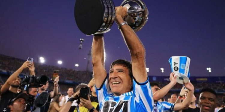 Tiembla Racing: Gustavo Costas no garantizó su continuidad