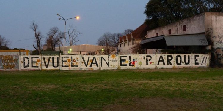 Tras varios meses de lucha, el gobierno porteño prometió sacar el depósito ilegal del Parque Uriburu
