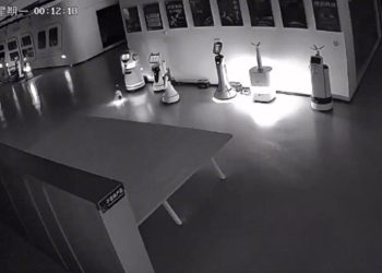 Un robot con IA intentó convencer a otros de abandonar sus trabajos y fue captado por las cámaras de seguridad