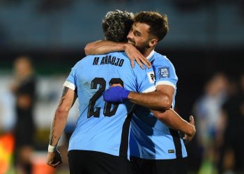 Uruguay le ganó a Colombia en un final de locos y también lo festejó Argentina