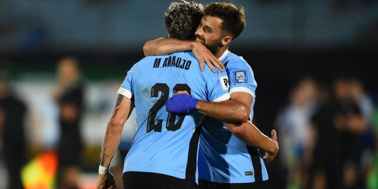 Uruguay le ganó a Colombia en un final de locos y también lo festejó Argentina