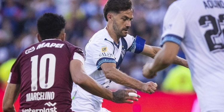 Vélez casi lo gana en el final, pero tuvo un partido cuesta arriba y no pudo amplir su ventaja