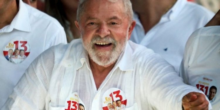 El equipo sanitario asegura que Lula está estable y “conversa”.