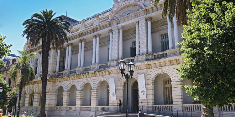 Arancelamiento a educación para extranjeros: cuál es la postura de las universidades