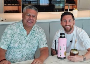 Claudio “Chiqui” Tapia visitó a Lionel Messi en Rosario: “Despidiendo el año de 10, con el 10”